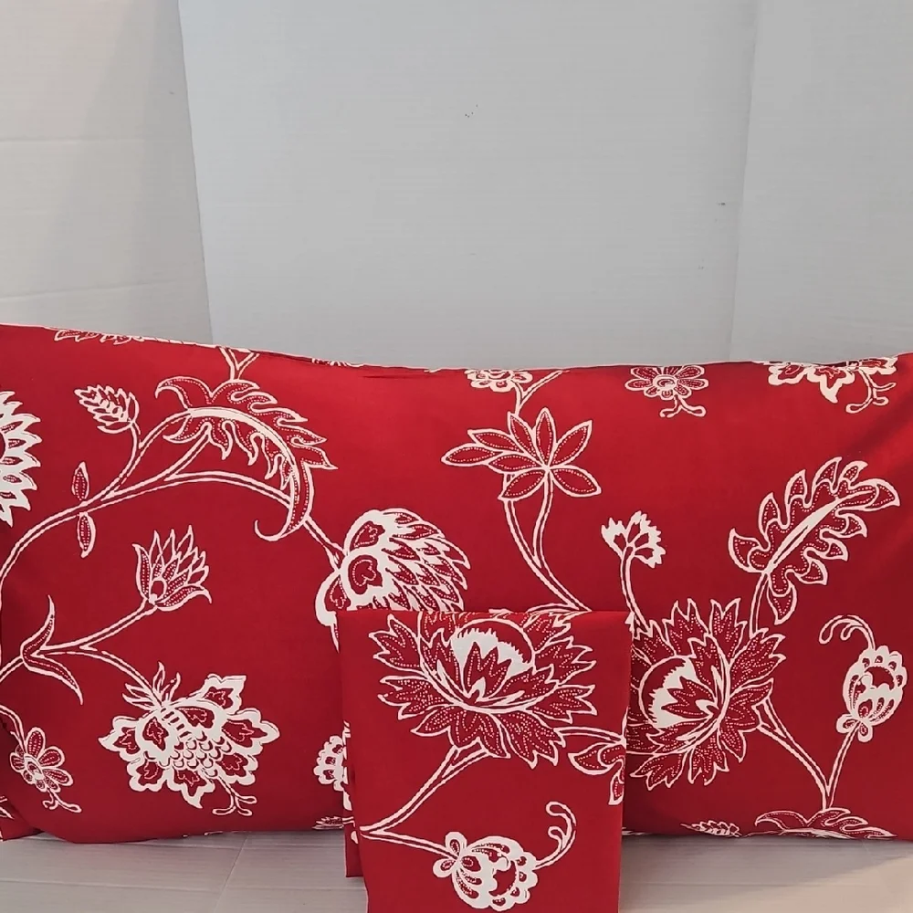 IKEA NWOT Alivne Flor Bold Red White King Duvet Cover Set